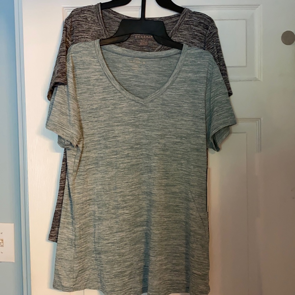 Women’s exercise shirts